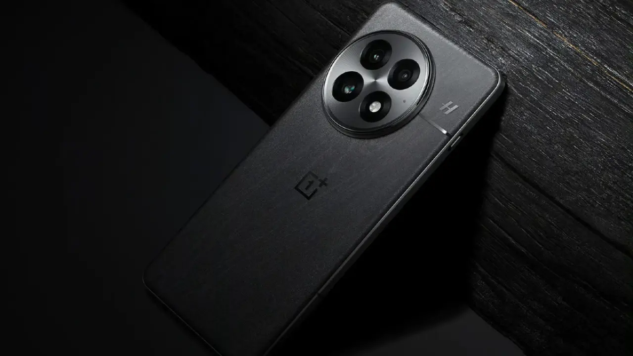 OnePlus 13 बाजार में हुआ लांच, 30 मिनट में बिके 1 लाख से ज्यादा स्मार्टफोन